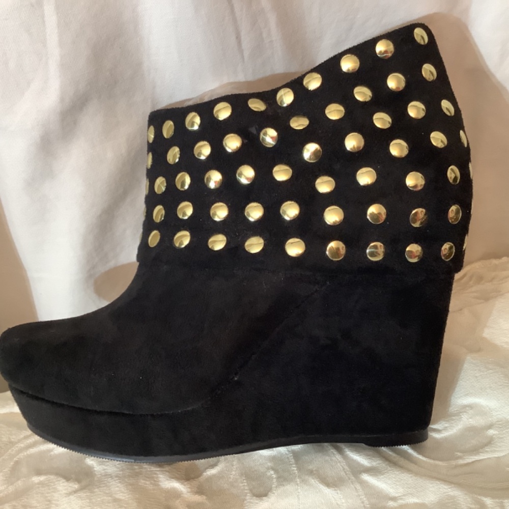 NWT Italian black suede ankle boots with gold studs bling - Picture 9 of 11